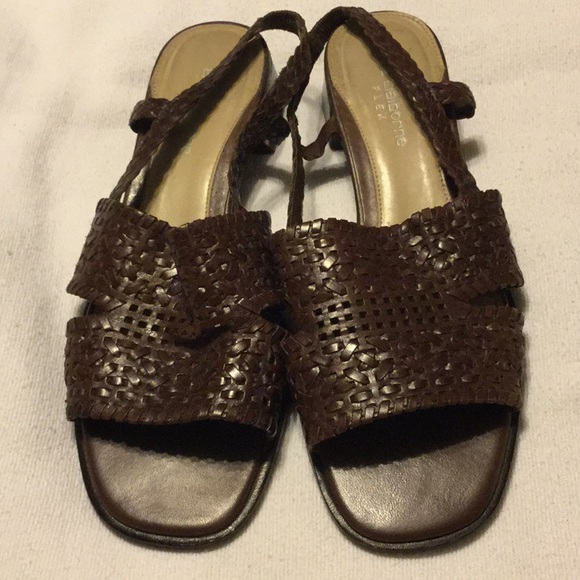 liz claiborne flex sandals